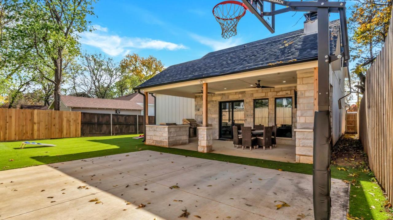Luxury Gameroom/Basketball Hoop Arlington Exterior photo